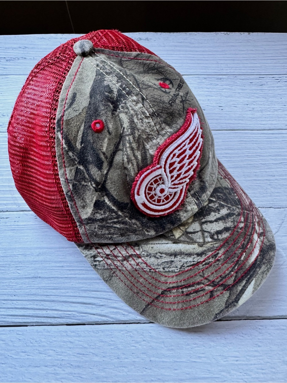 Men's '47 Brand NHL Detroit Red Wings Realtree Camo Trucker Hat Mesh Back